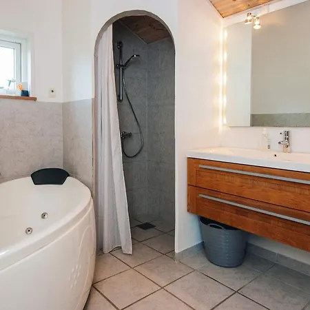 4 Star In Vakantiehuis Hemmet